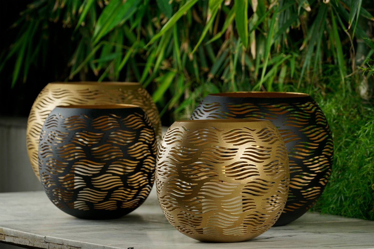 Cutwork Hurricane - Small (Black & Gold)
